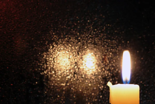 Svíčka na tmavé — Stock fotografie