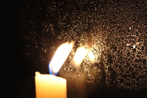 Kerze am Fenster — Stockfoto