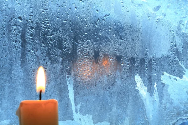 창에서 촛불 — 스톡 사진