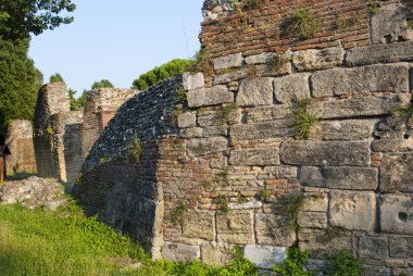 Antik Roma amfi tiyatro kalıntıları