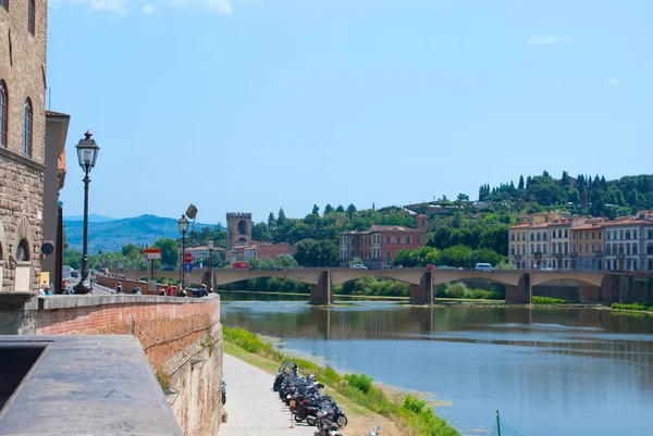 Florencie, v blízkosti řeky arno. — Stock fotografie