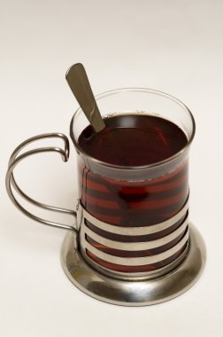 siyah çay bardak çelik cam ile tutun