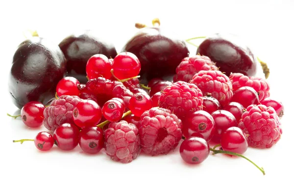 Raspberries, currants and cherries — Stock Photo, Image