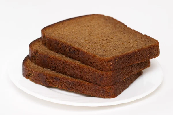 Три ломтика черного хлеба — стоковое фото