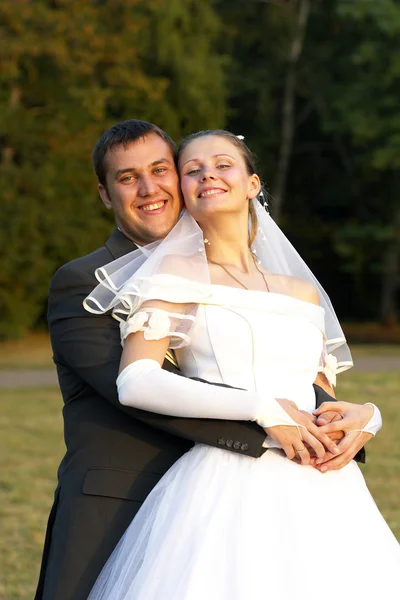 Boldog esküvői pár — Stock Fotó
