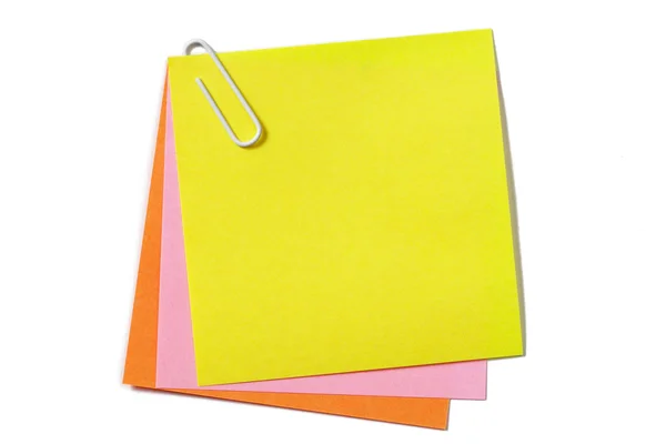 Farbige Notizen mit Büroklammer — Stockfoto