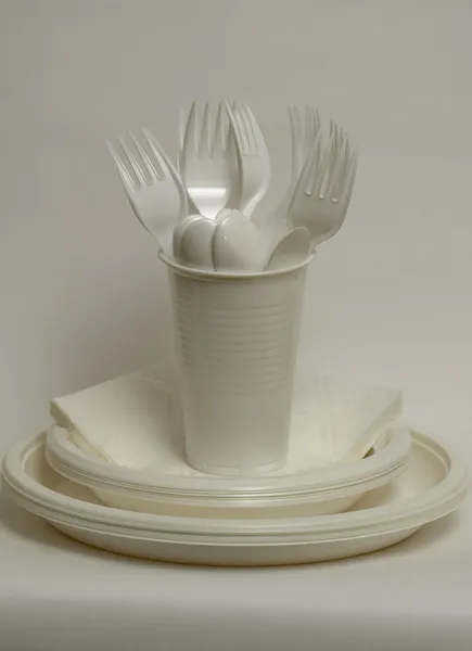 Одноразовый набор посуды — стоковое фото