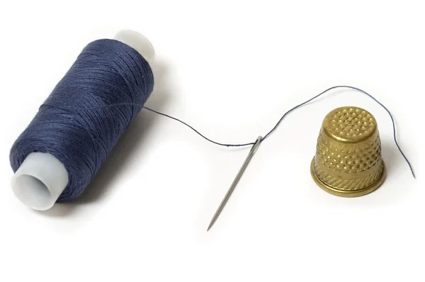 Needle, thread and thimble — Stock Photo, Image