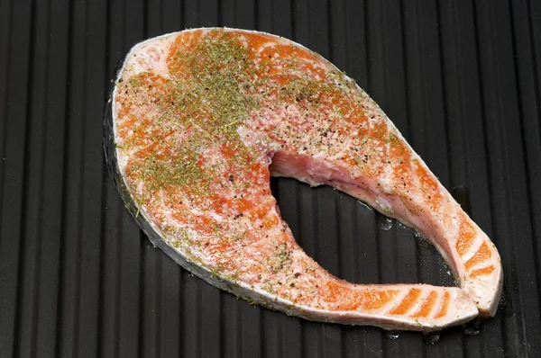 Bife de salmão grelhado — Fotografia de Stock