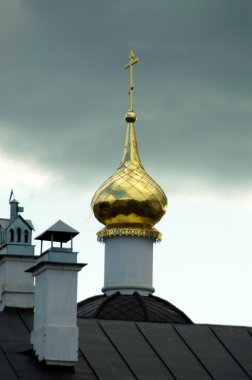 bir kilise kubbe üzerinde çapraz