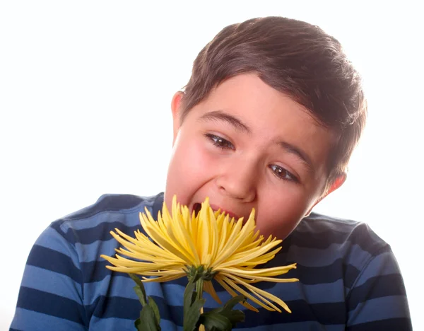 Jongen en bloem — Stockfoto