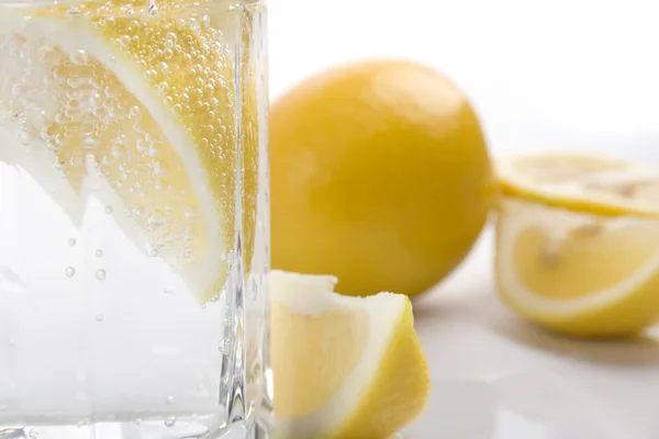 Acqua gassata e limone — Foto Stock