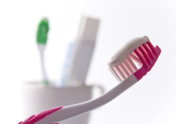Toothbrushe 和牙膏 — 图库照片