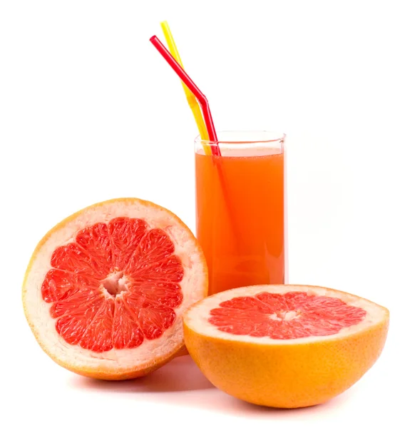 Грейпфрут и сок в стекле — стоковое фото