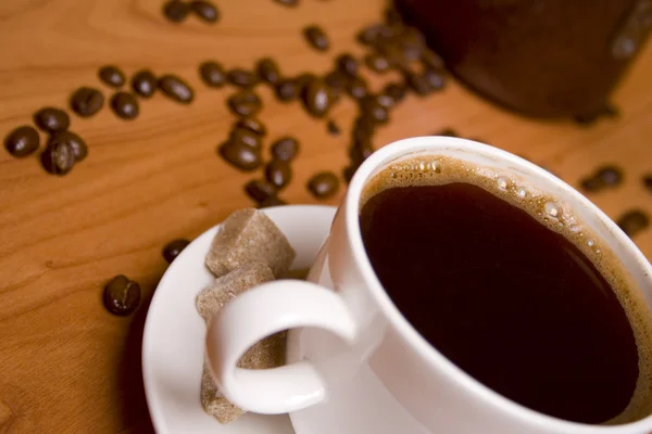 コーヒー、砂糖、豆のカップ — ストック写真