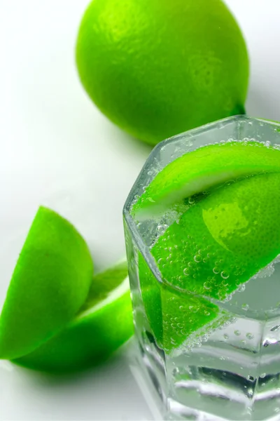 Water with lime slices — Stock Photo, Image