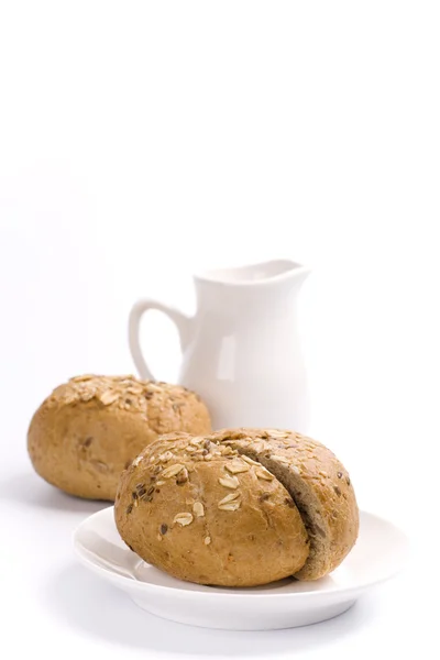 Pão e jarro de leite — Fotografia de Stock