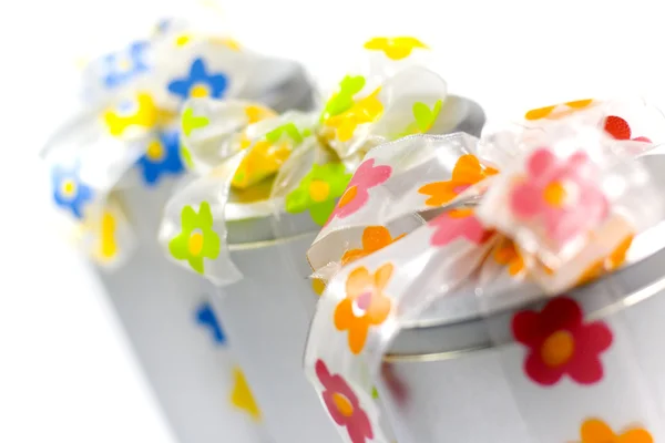Scatole regalo con fiocchi colorati — Foto Stock