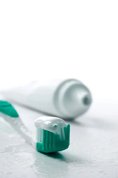 Zahnpasta und Zahnbürste — Stockfoto
