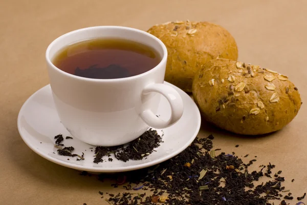 Csésze teát és a kenyér — Stock Fotó