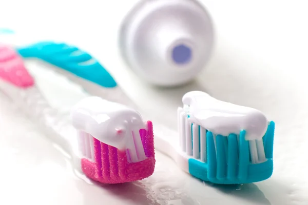 Pasta do zębów i szczoteczki do zębów — Zdjęcie stockowe