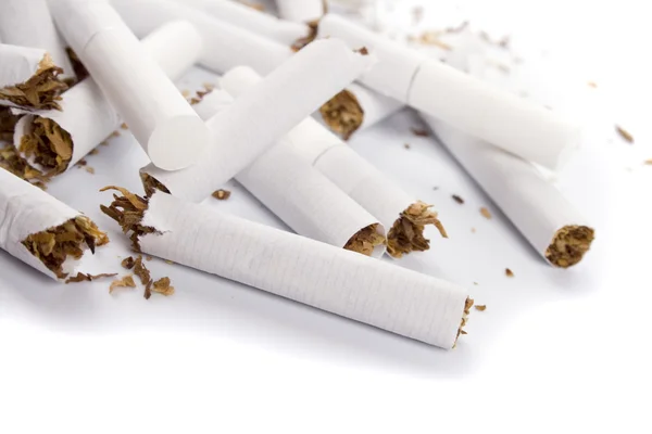 Złamane papierosy — Zdjęcie stockowe