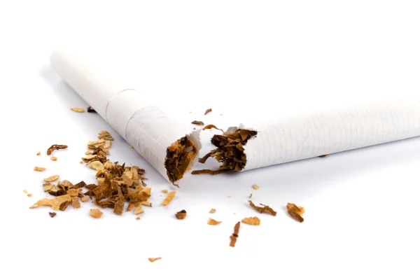 Сломанная сигарета — стоковое фото