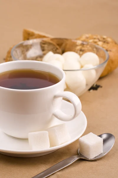 Šálek čaje, mozzarellou a chleba — Stock fotografie