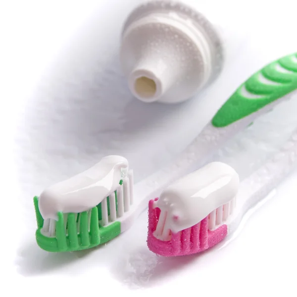 Zubní pasta a kartáčky — Stock fotografie