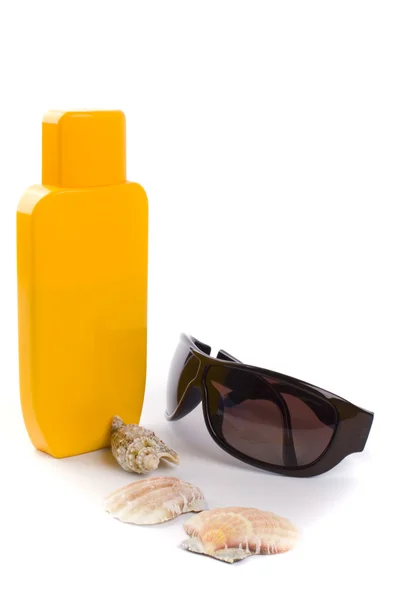 Sonnenbrille und Lotion — Stockfoto