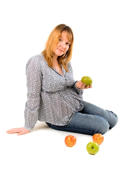 Těhotná žena s jablky — Stock fotografie