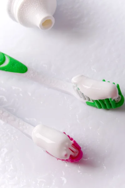 Οδοντόκρεμα και οδοντόβουρτσες — Φωτογραφία Αρχείου