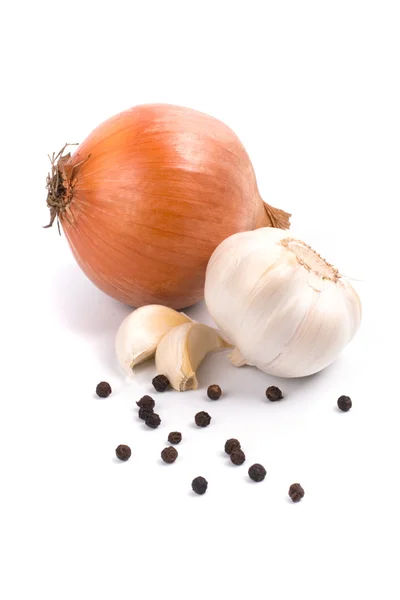 Zwiebeln, Knoblauch und schwarzer Pfeffer — Stockfoto