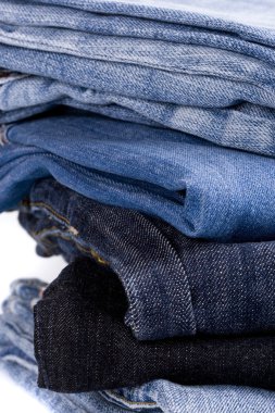 Mavi jeans yığını