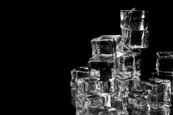 Pilha de cubos de gelo — Fotografia de Stock