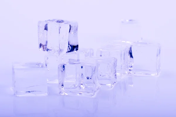 Пачка кубиков льда — стоковое фото
