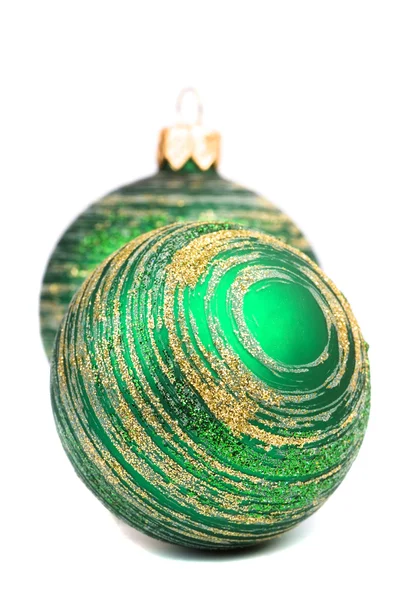 Twee groene kerstballen — Stockfoto