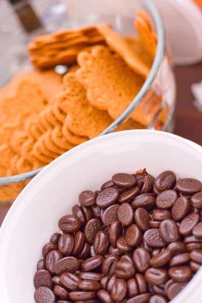 Mörk choklad och kakor — Stockfoto