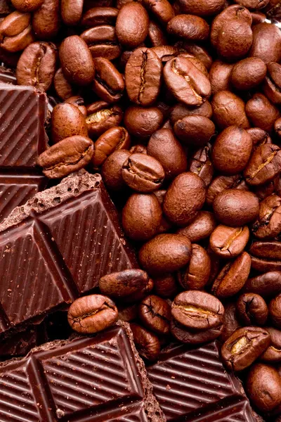 Coffee beans and black chocolate — Stock Photo, Image