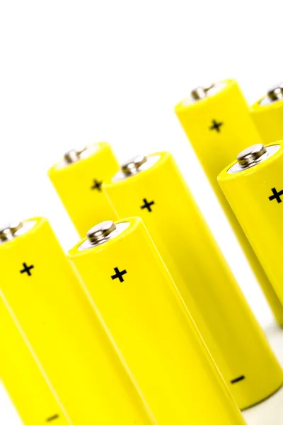 Acht gelbe Alkaline-Batterien — Stockfoto