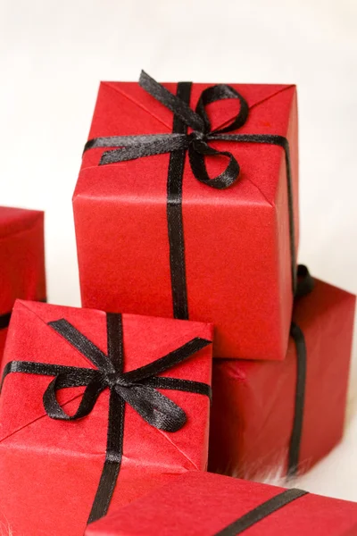 Kırmızı hediye kutuları — Stok fotoğraf