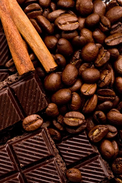 Czekolady, kawy i cynamon laski — Zdjęcie stockowe