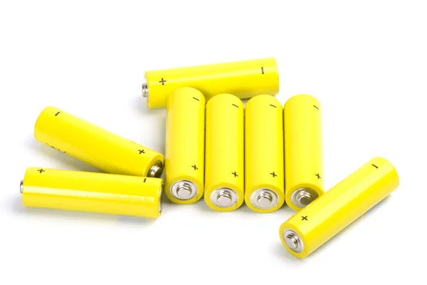 Вісім жовтих лужних батарей — стокове фото