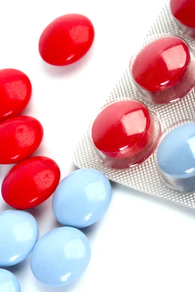 Rote und blaue Pillen — Stockfoto
