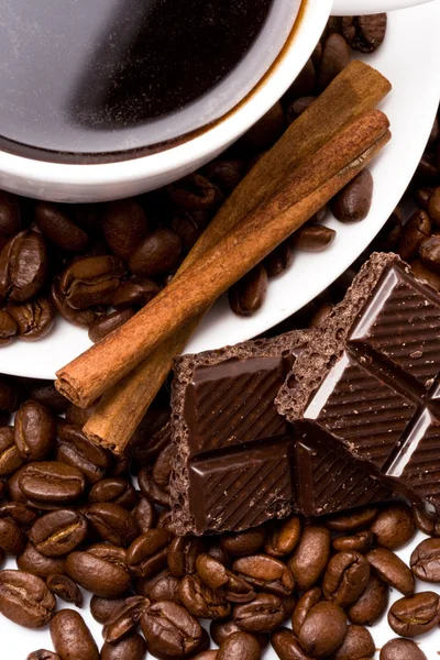 Cup of coffee, beans, cinnamon — Stock Photo, Image