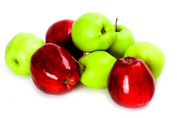 Haldy zelených a červených jablek — Stock fotografie