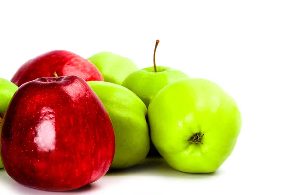 Manzanas verdes y rojas —  Fotos de Stock