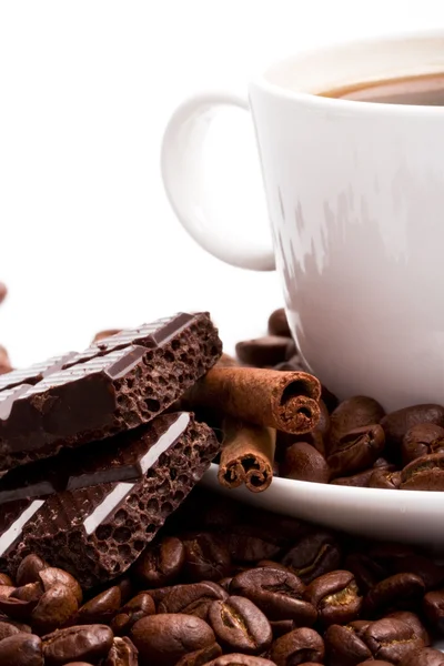 Kaffee, Schokolade und Zimtstangen — Stockfoto