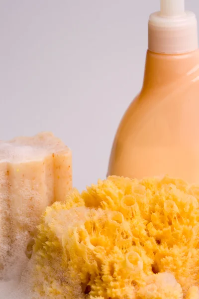 Natuurlijke spons en zeep, douchegel — Stockfoto