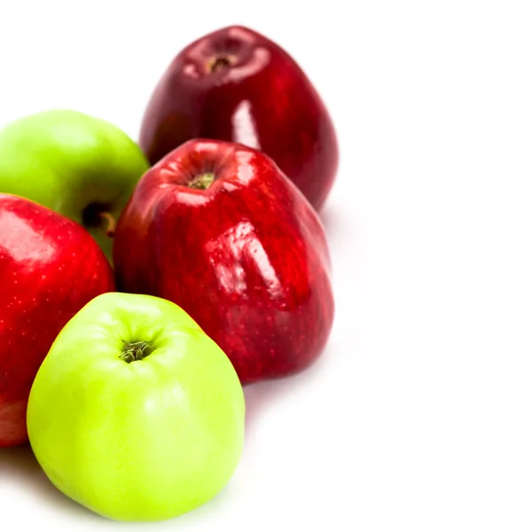 Groene en rode appels — Stockfoto